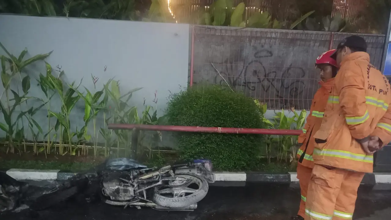 Motor yang terbakar telah dipadamkan di SPBU Jalan Raya Ciputat-Parung, Kecamatan Bojongsari, Kota Depok (Istimewa)