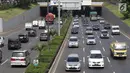 Kendaraan melintasi ruas jalan tol di Jakarta, Selasa (12/3). Badan Pengatur Jalan Tol (BPJT) Kementerian Pekerjaan Umum dan Perumahan Rakyat (PUPR) mencatat, ada 15 ruas tol yang bakal naik pada tahun ini. (Liputan6.com/Immanuel Antonius)