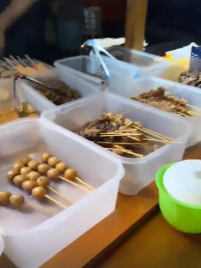 6 Potret Raffi Ahmad dan Nagita Slavina Dinner Sederhana di Angkringan