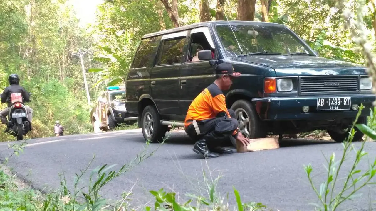 Pasukan Ganjal Ban Siaga di Bukit Patuk Selama Libur Lebaran