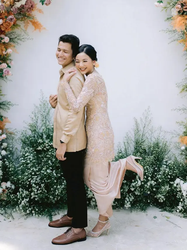 Penuh Kebahagiaan, Ini 7 Momen Lamaran Resmi Glenca Chysara dan Rendi Jhon