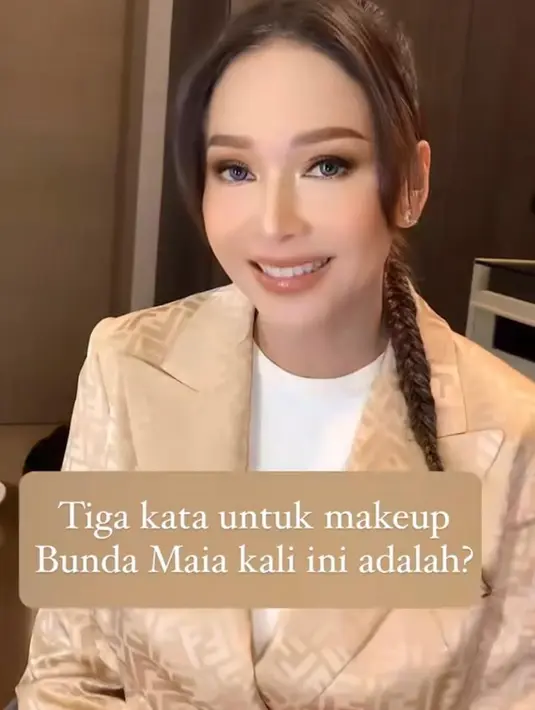 Maia Estianty membagikan hasil riasan yang beda dari biasanya. [@dean_818/maiaestiantyreal]