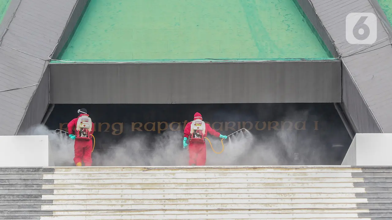 Gedung DPR Kembali Disemprot Disinfektan