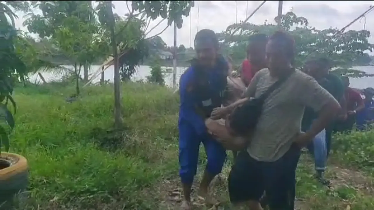 Evakuasi Pengemudi Perahu Tenggelam