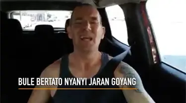 Aksi pria bule kekar bertato menyanyikan ulang lagu ‘Jaran Goyang’ viral di media sosial.