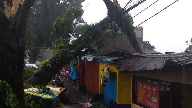 800 Bangunan di Bogor Rusak Akibat Puting Beliung