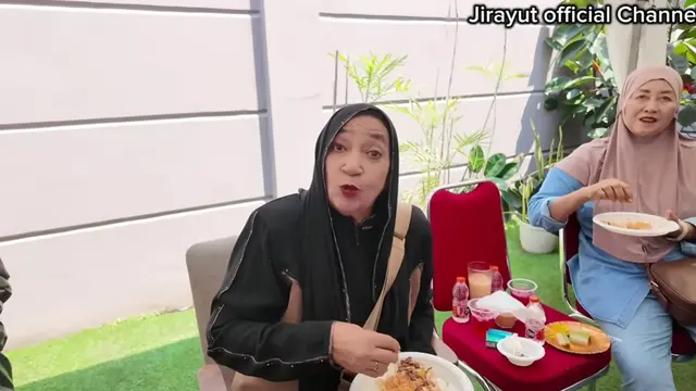 Halaman belakang rumah Jirayut (Foto: YouTube Jirayut Official Channel)