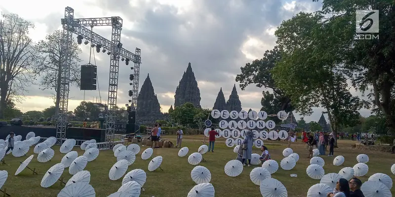 Semarak Festival Payung Indonesia 2019 di Candi Prambanan