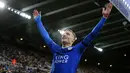 Cris Smailing dkk harus bekerja ekstra untuk mengamankan gawang MU dari terror Vardy. (AFP Photo/Lindsey Parnaby)
