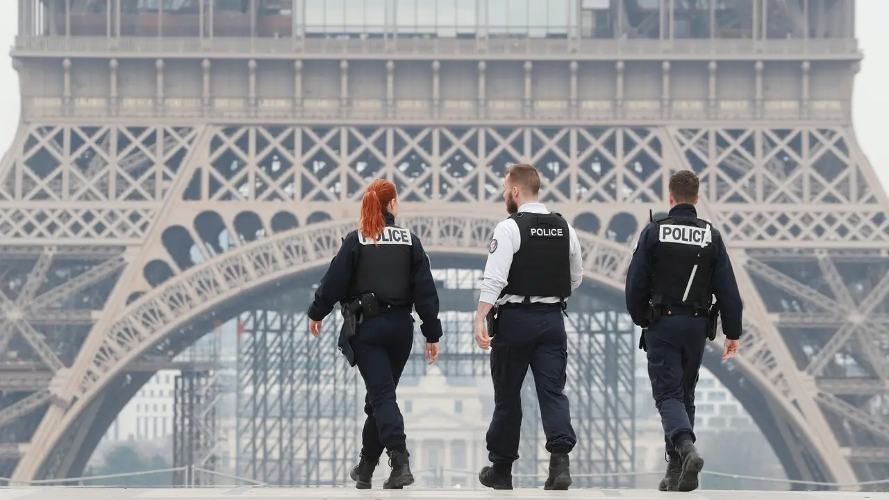 Polisi Prancis Razia Warga Berkeliaran Saat Lockdown