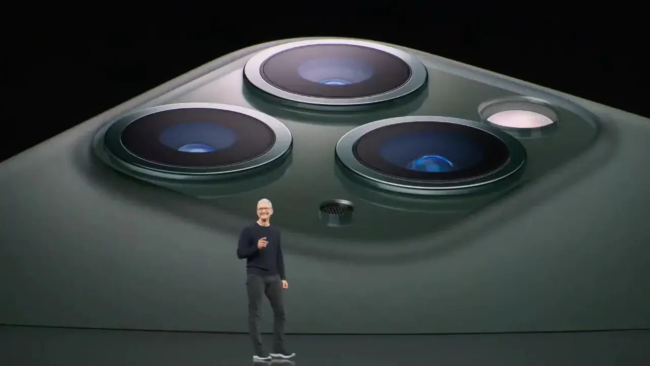 iPhone 11 Pro dengan tiga kamera