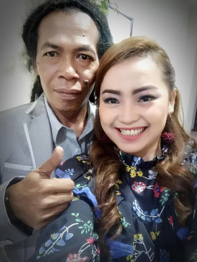 9 Potret Kenangan Lawas Cantiknya Mendiang Mpok Alpa Ketika Awal-awal Viral Tahun 2018 Lalu, Bikin Nostalgia