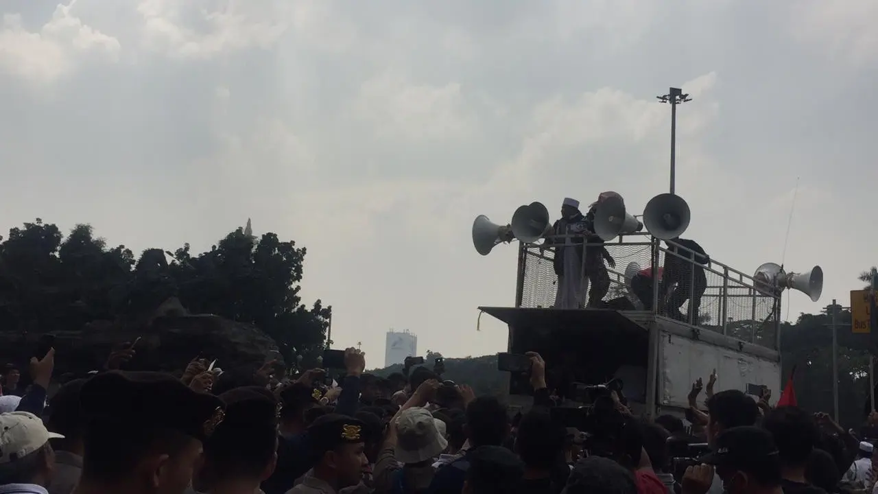 Wakil Ketua PA 212 , Asep Syarifudin menyerukan kepada massa untuk mengumpulkan demonstran lebih banyak lagi untuk mengawal sidang putusan sengketa hasil pemili presiden, Kamis 27 September.