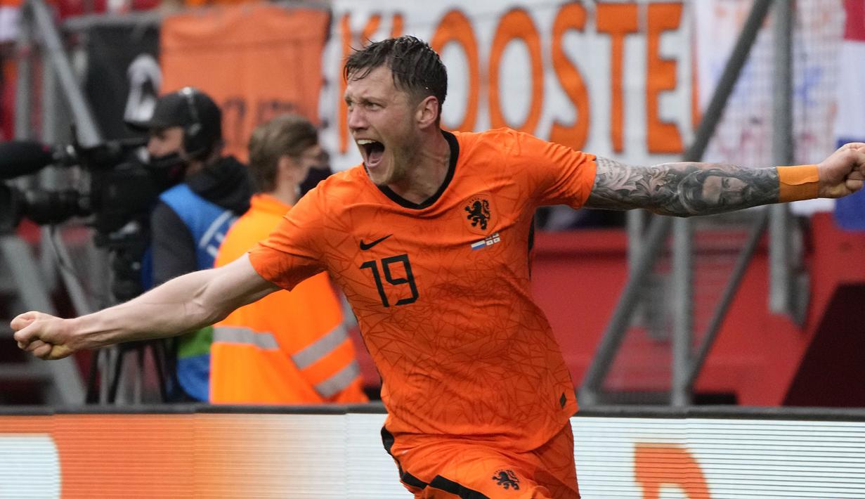 Setelah babak ke dua, Belanda mampu menggandakan keunggulan lewat Wout Weghorst pada menit ke-55. Umpan terobosan dari Depay berhasil ia tuntaskan ke gawang Georgia. Gol ini merupakan gol pertama Wout Weghorst di Timnas Belanda. (Foto: AP/Peter Dejong)
