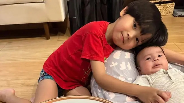 Potret Ganteng Elhanan Lasroha Anak Sammy Simorangkir dan Viviane (instagram/sammysimorangkir, instagram/viv_viviane)