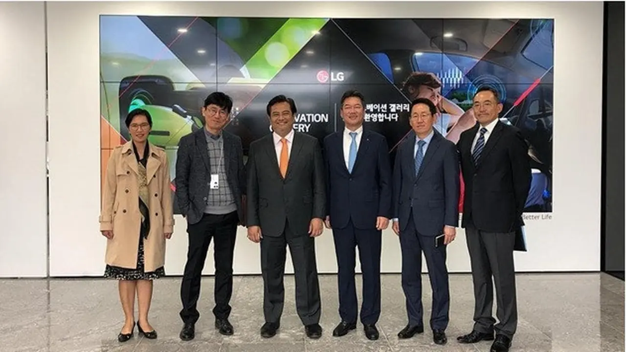 Duta Besar Republik Indonesia untuk Korea Selatan, Umar Hadi (ketiga dari kiri). (KBRI Seoul)
