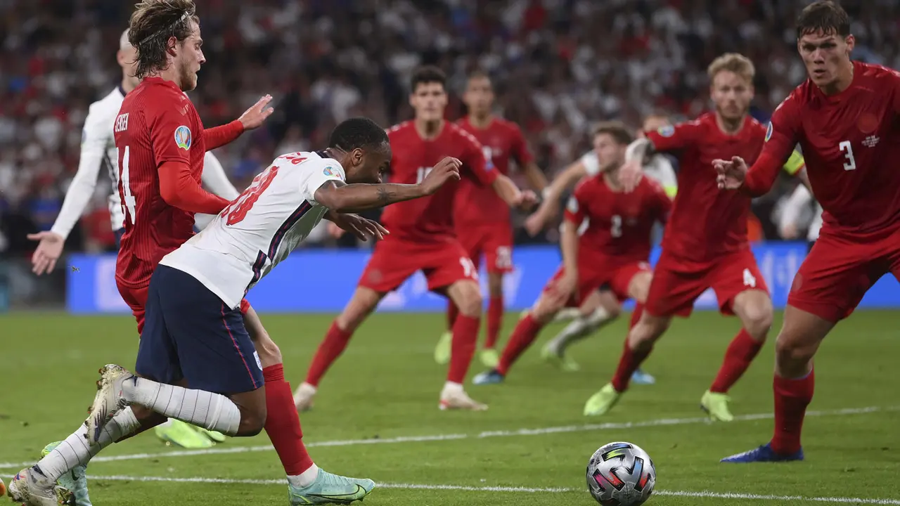 Foto Piala Eropa: Singa Berhasil Menjinakan Dinamit, Inggris Hadapi Italia di Final Euro 2020