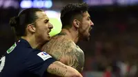 Dua penyerang Paris Saint-Germain, Ezequiel Lavezzi (kanan) dan Zlatan Ibrahimovic (kiri). (AFP/Franck Fife)