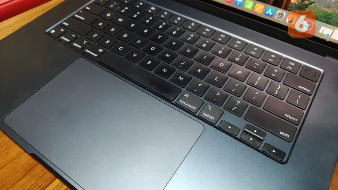 <p>Keyboard di MacBook Air M3. (Liputan6.com/ Agustinus Mario Damar)</p>