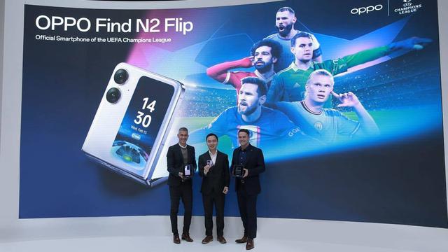 Oppo memamerkan smartphone layar lipat terbarunya Oppo Find N2 Flip di MWC 2023 (Foto: Oppo).