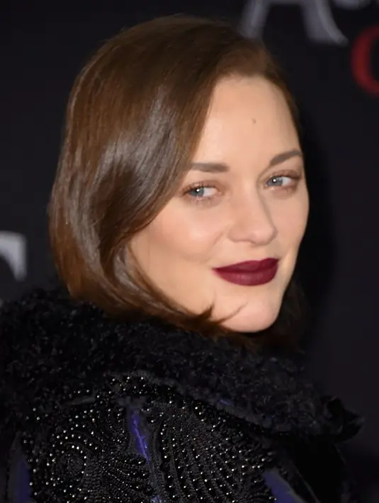 Marion yang menjadi lawan main Brad Pitt di film Allied ini disebut sebagai penghancur rumah tangga Jolie dan Pitt. Selain itu, dikabarkan juga anak yang dikandungnya adalah buah hatinya bersama Pitt. (AFP/Bintang.com)