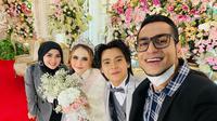 Bobby Maulana dan Kia Florita di Pernikahan Arnold Leonard dan Moniq Crasivaya (Foto: Instagram/@bobby_maulana)