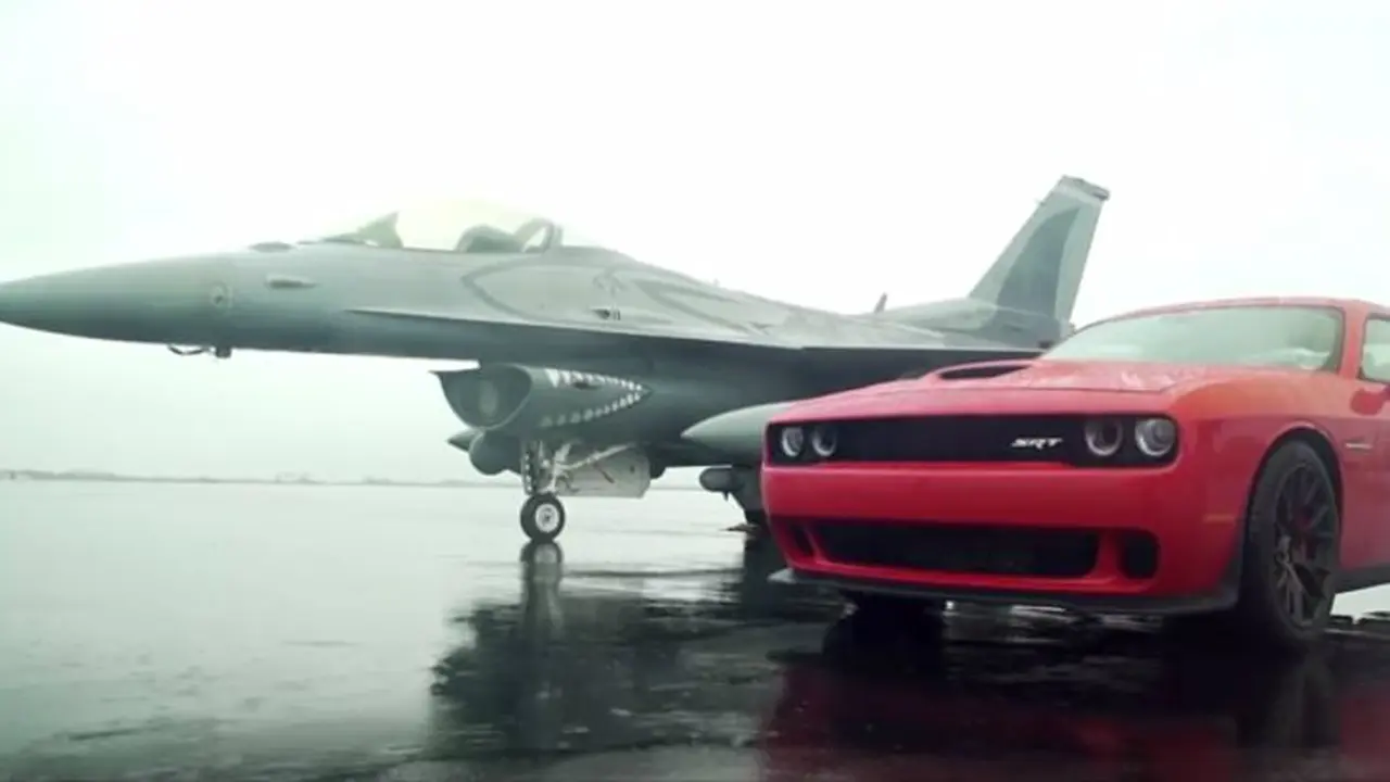 Adu Cepat Dodge Challenger Vs Jet Tempur F-16, Menang Siapa?