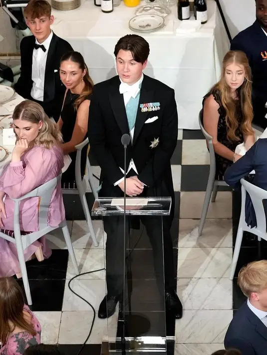 Pangeran Christian dari Denmark, putra Putra Mahkota Frederik dan Putri Mahkota Mary, serta cucu dari penguasa saat ini, Ratu Margrethe II, berusia 18 tahun pada hari Minggu, (15/10) waktu setempat. [Keld Navntoft, Kongehuset @detdanskekongehus]