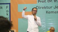 Menteri Ketenagakerjaan (Menaker) M Hanif Dhakiri punya cara unik untuk menginspirasi 1000 mahasiswa Program Pendidikan Vokasi Universitas Indonesia