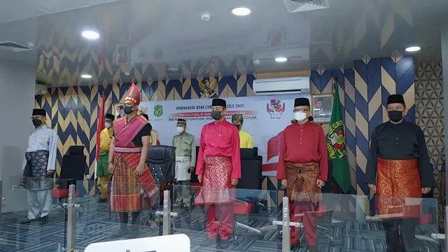 Kenakan Pakaian Adat Toba, Bobby Nasution Tunjukkan Keberanian Membawa Perubahan