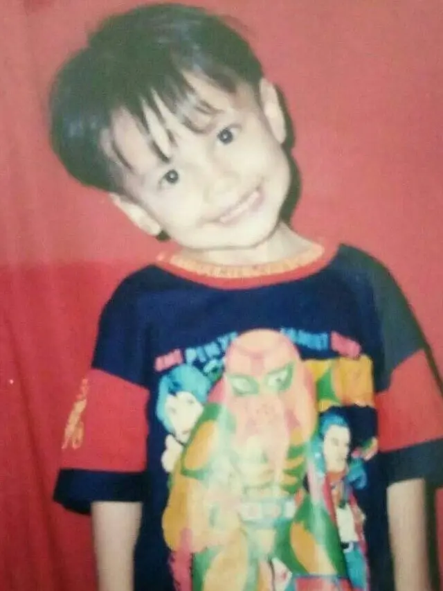 6 Foto Masa Kecil Jefri Nichol, Gaya Rambut Berponi Curi Perhatian