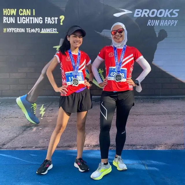 Alya Rohali bersama ketiga putrinya (Instagram/arohali)