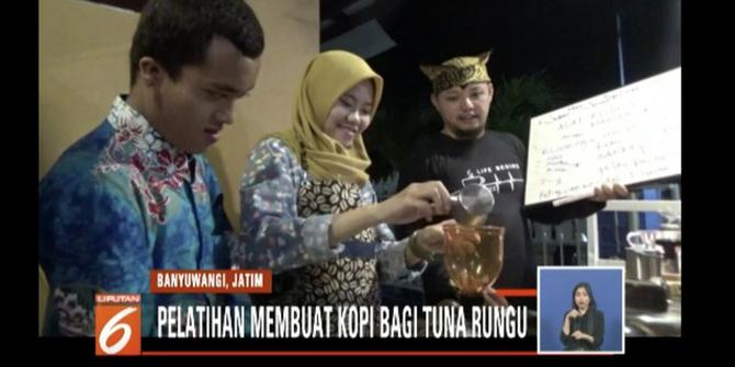 Tuna Rungu di Banyuwangi Ikut Pelatihan Jadi Barista Kopi