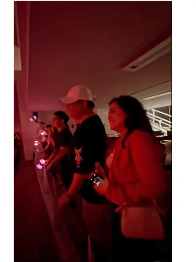 6 Potret Keluarga Airlangga Hartarto Nonton BLACKPINK, Foto Bareng Disorot Netizen