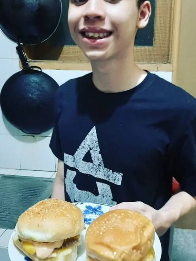 Muhammad Zarno, anak mendiang Jane Shalimar, yang kini mandiri dan pintar memasak (https://www.instagram.com/p/CTbp7E4lIX55QSUWVbYZDfSQJgPRR9oA9eb5-00/)
