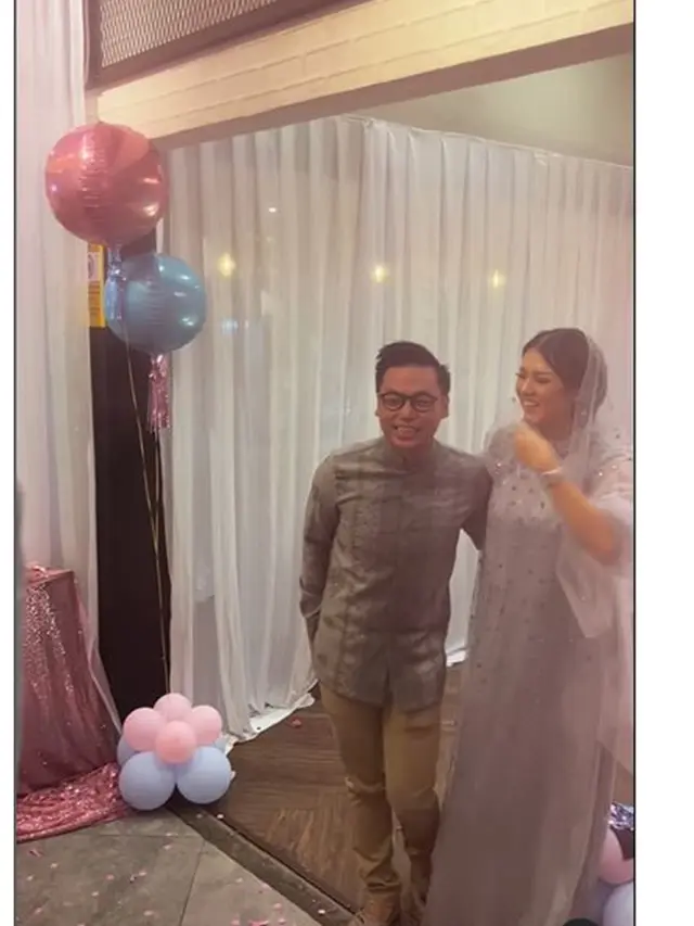 6 Momen Atries Angel Gelar Pengajian 4 Bulanan dan Gender Reveal, Haru Bahagia