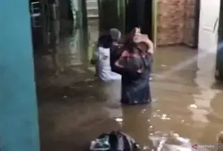 Banjir Satu Meter Rendam Kebon Pala Kampung Melayu (AntaraNews)