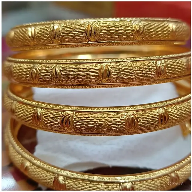5 Desain Gelang Emas Minimalis, Padu Padan Ideal untuk Semua Outfit di 2025