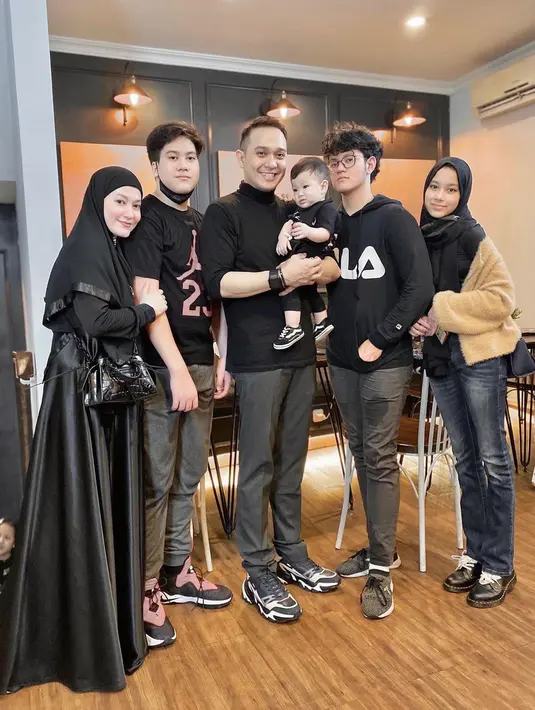 Ultah Fadli dan Fadlan Muhammad ke-44  (Instagram/fadlanmuhammad)