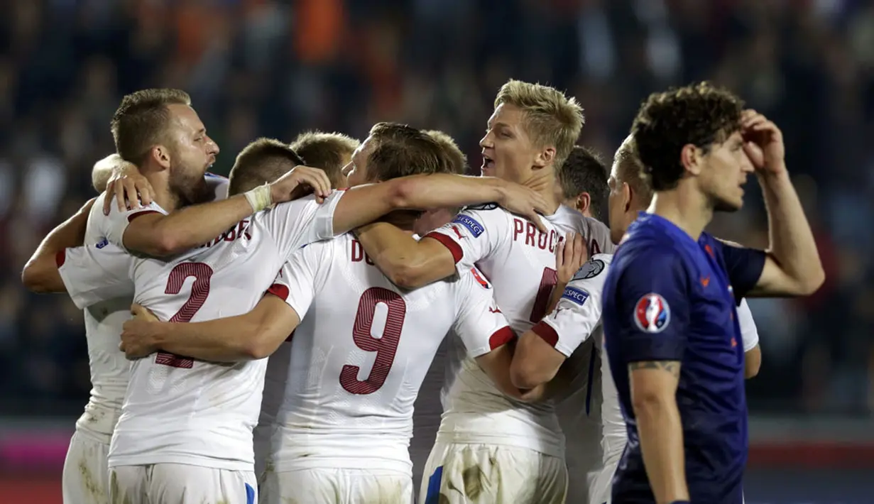 Timnas Republik Ceko sukses meredam Belanda 2-1 di kualifikasi Piala Eropa 2016 grup A di Praha, (9/9/2014). (REUTERS/David W Cerny)