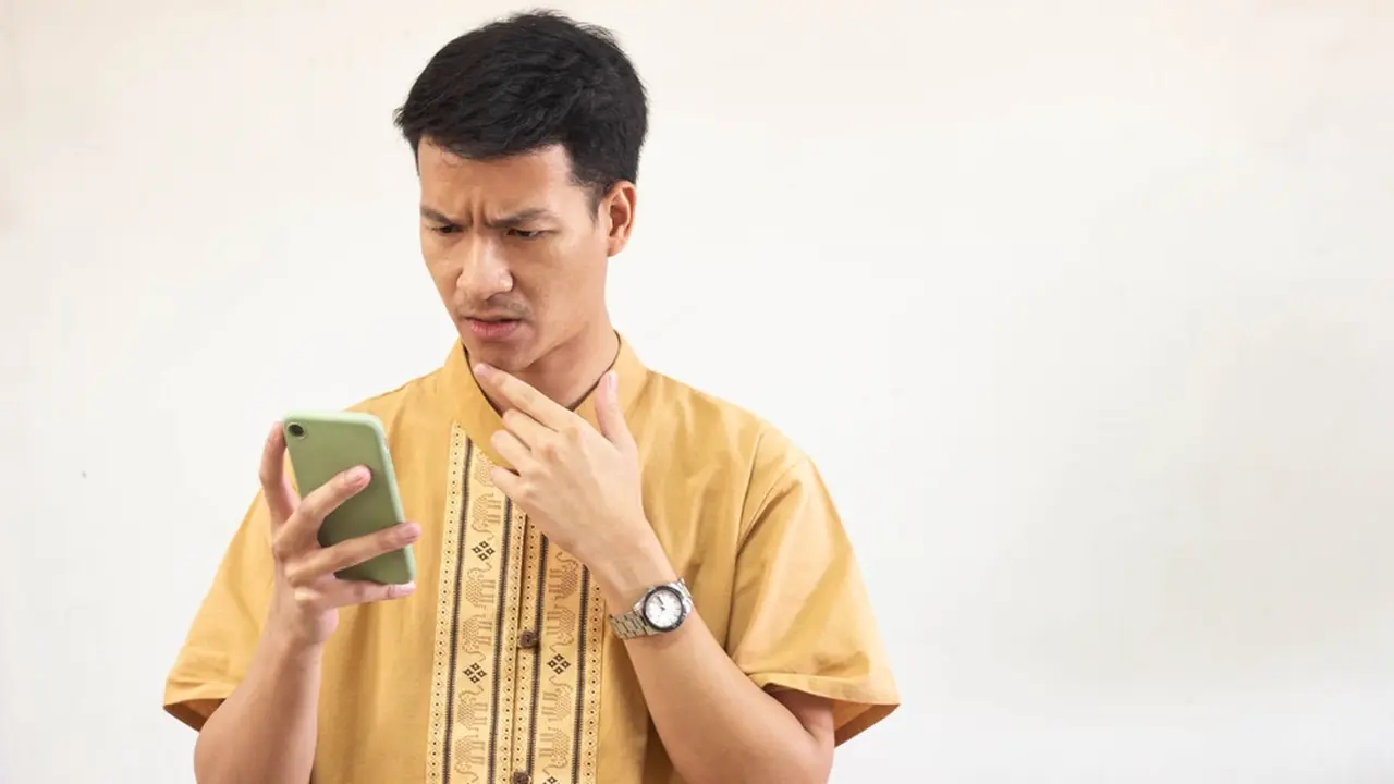 Ilustrasi menerima pesan di smartphone