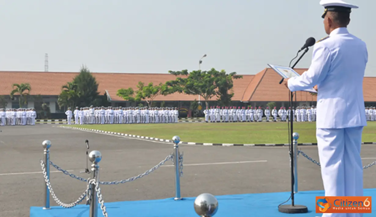 Citizen6, Surabaya: Sedikitnya 2.500 Prajurit Perwira, Bintara, Tamtama, dan PNS Kobangdikal peringati hari Kesaktian Pancasila yang di pusatkan di lapangan Laut Maluku kesatrian Bumimoro Kobangdikal, Senin, (1/10). (Pengirim: Penkobangdikal)