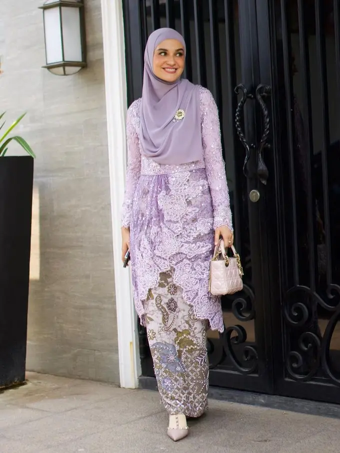 Penampilan Zaskia dan Shireen Sungkar Tampil Dibalut Kebaya