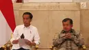 Presiden Jokowi didampingi Wakil Presiden Jusuf Kalla saat memimpin rapat sidang kabinet paripurna membahas RAPBN Tahun 2018 di Istana Negara, Senin (24/7). (Liputan6.com/Angga Yuniar)