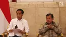 Presiden Jokowi didampingi Wakil Presiden Jusuf Kalla saat memimpin rapat sidang kabinet paripurna membahas RAPBN Tahun 2018 di Istana Negara, Senin (24/7). (Liputan6.com/Angga Yuniar)