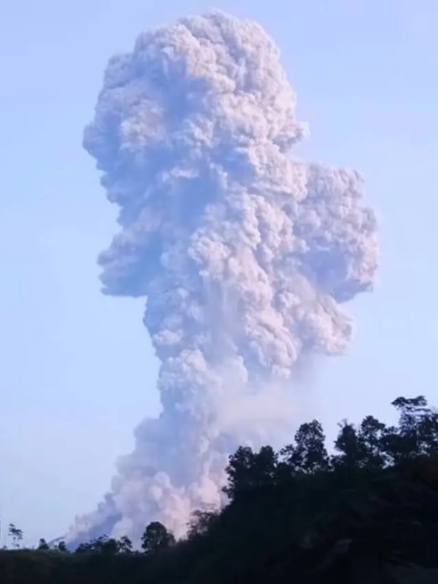 Gunung Merapi Erupsi