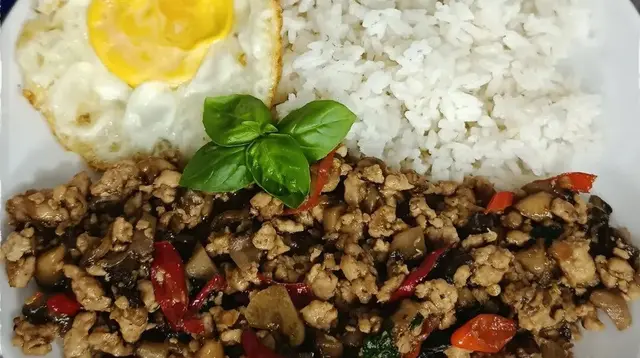 Resep Pad Krapow Ayam ala Thailand, Lauk Gurih Pedas Penghabis Nasi
