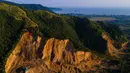 Sejatinya, peringatan Hari Bumi bertujuan meningkatkan kesadaran lingkungan. Tampak foto udara menunjukkan pemandangan umum lokasi penambangan pasir ilegal pada Hari Bumi di Peukan Bada, Aceh, pada Rabu 22 April 2026. (CHAIDEER MAHYUDDIN/AFP)