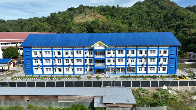 Menteri Keuangan Sri Mulyani dalam  peresmian rumah susun, atau rusun untuk PNS Kemenkeu di Jayapura, Papua. (Dok Kementerian PUPR)