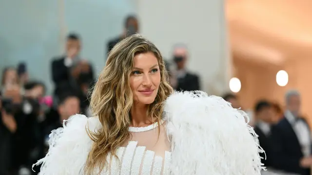 Gisele Bundchen dalam MET Gala 2023. (Angela WEISS / AFP)